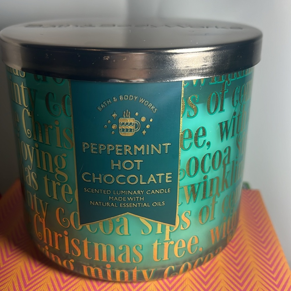 Bath & Body Works Peppermint Hot Chocolate Scented  Luminary 3 Wick Candle NWT - Picture 2 of 8